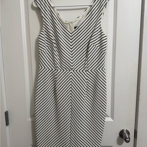 Adrianna Papell Black and White Midi Dress with V-neck for Work